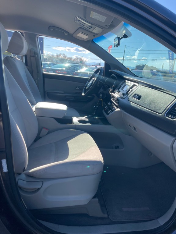 2017 Kia Sedona Image 16
