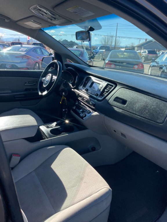 2017 Kia Sedona Image 17