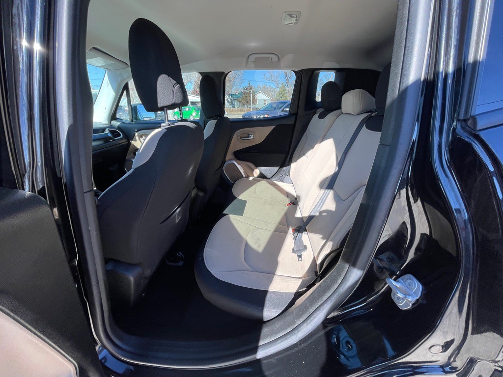 2015 Jeep Renegade Image 11