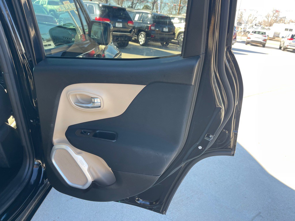 2015 Jeep Renegade Image 15