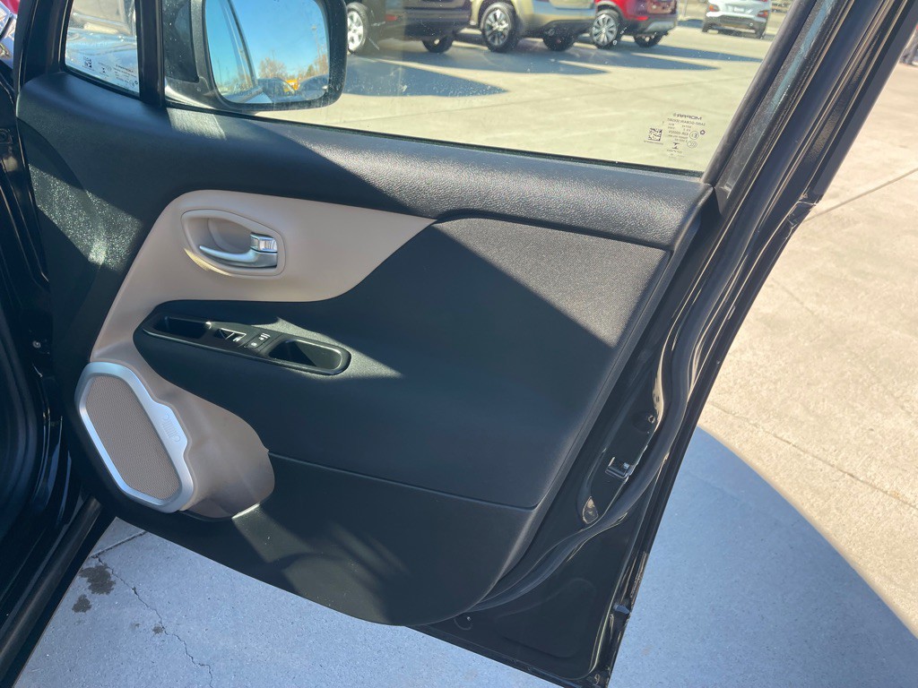 2015 Jeep Renegade Image 17