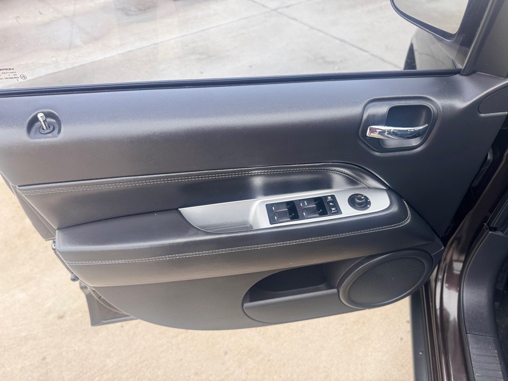 2014 Jeep Compass Image 9