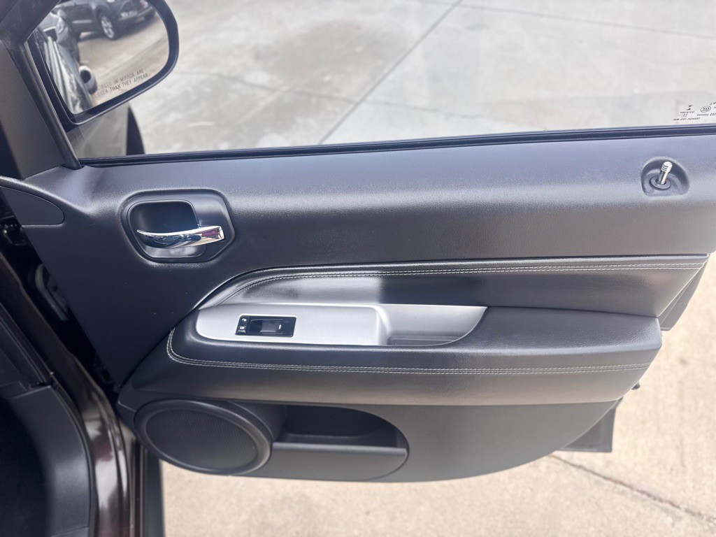 2014 Jeep Compass Image 16