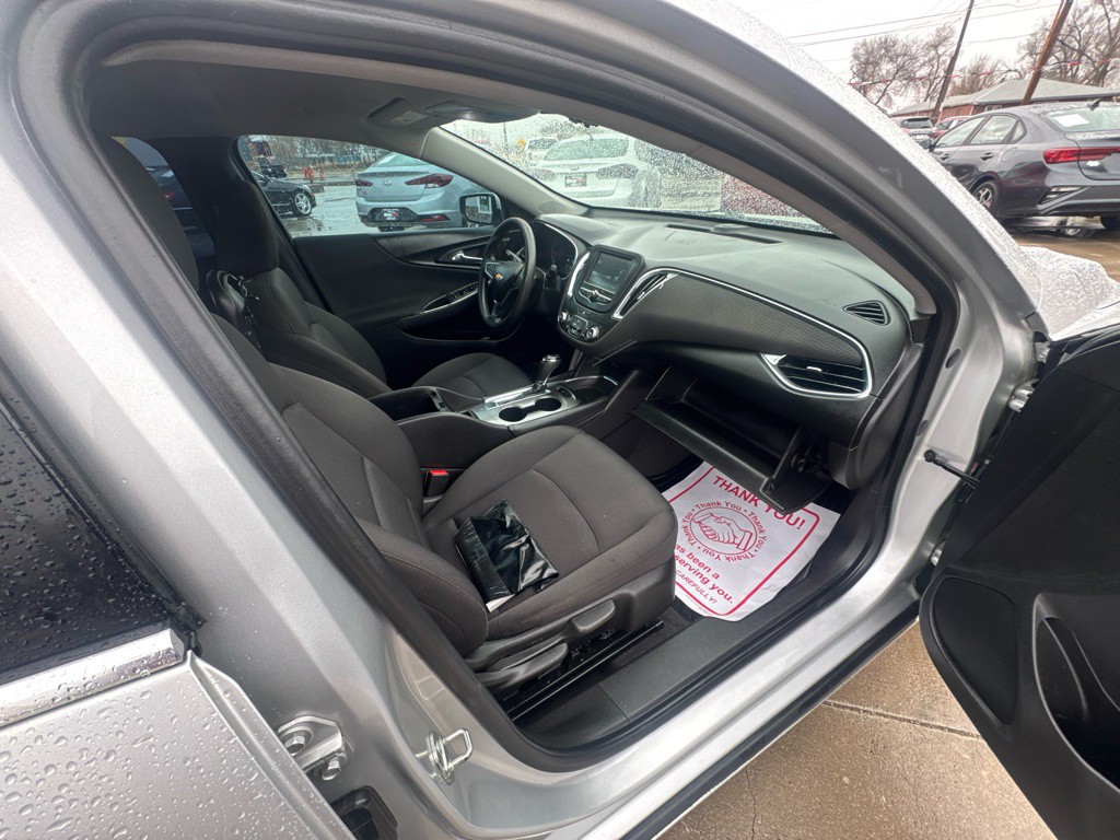 2018 Chevrolet Malibu Image 14