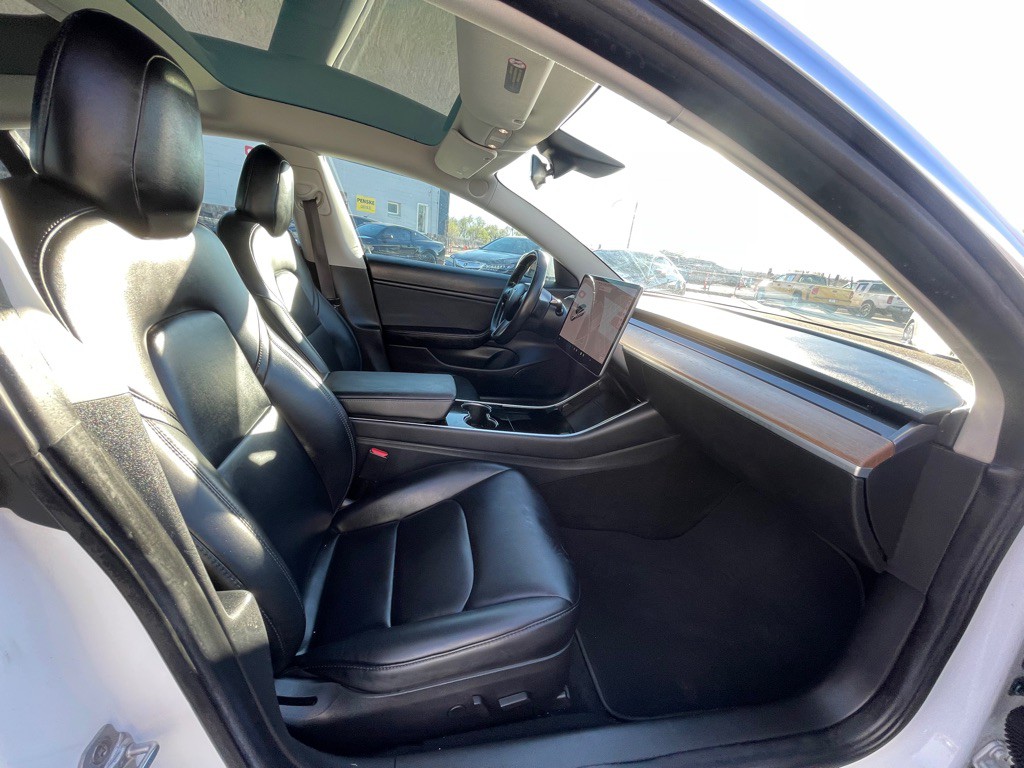 2018 Tesla Model 3 Image 17
