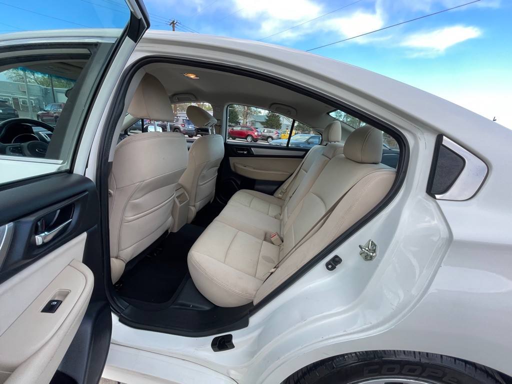 2016 Subaru Legacy Image 11