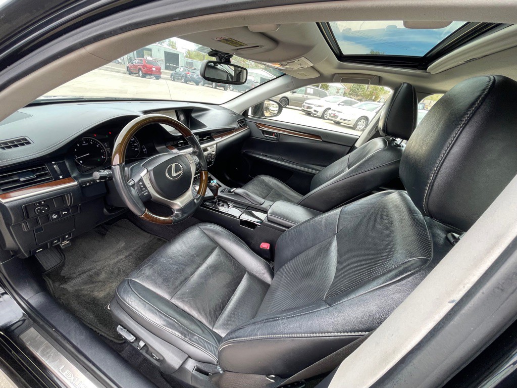 2014 Lexus ES Image 9