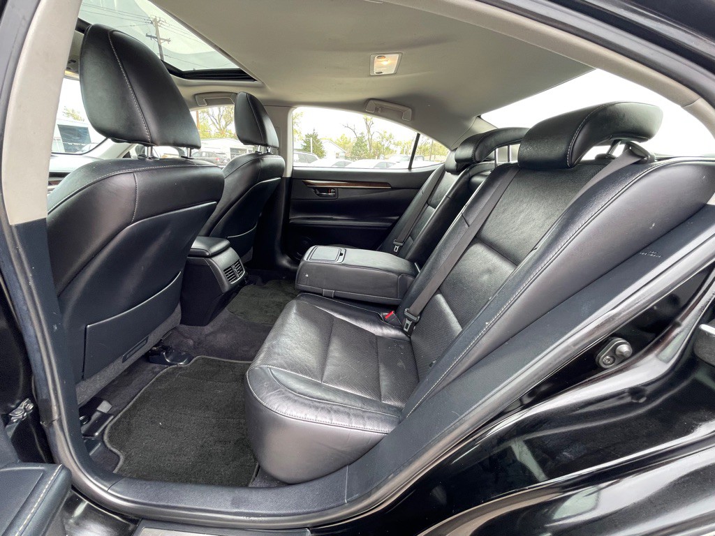 2014 Lexus ES Image 11