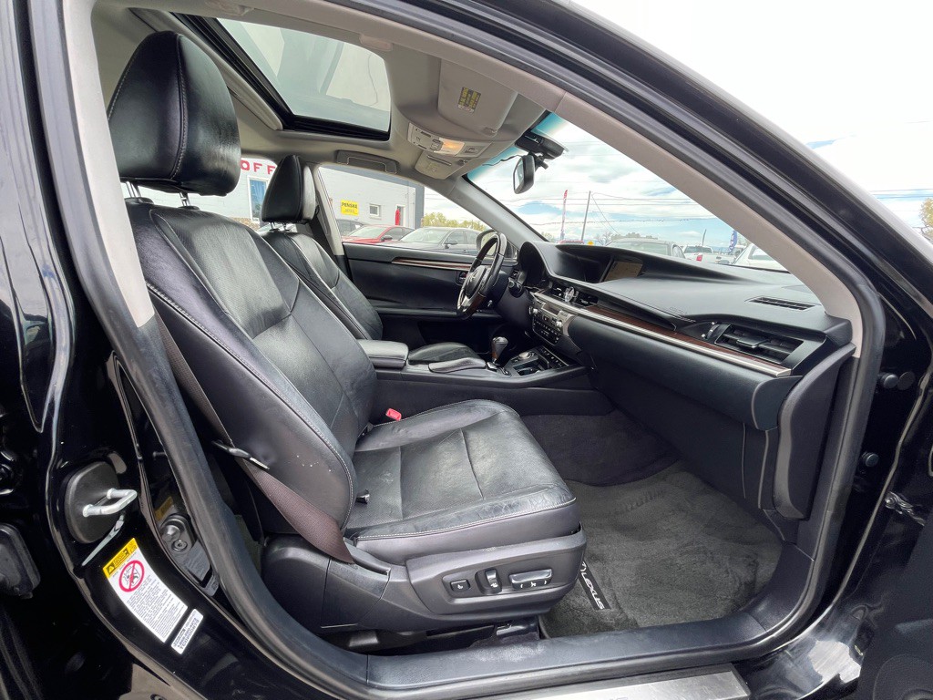 2014 Lexus ES Image 16