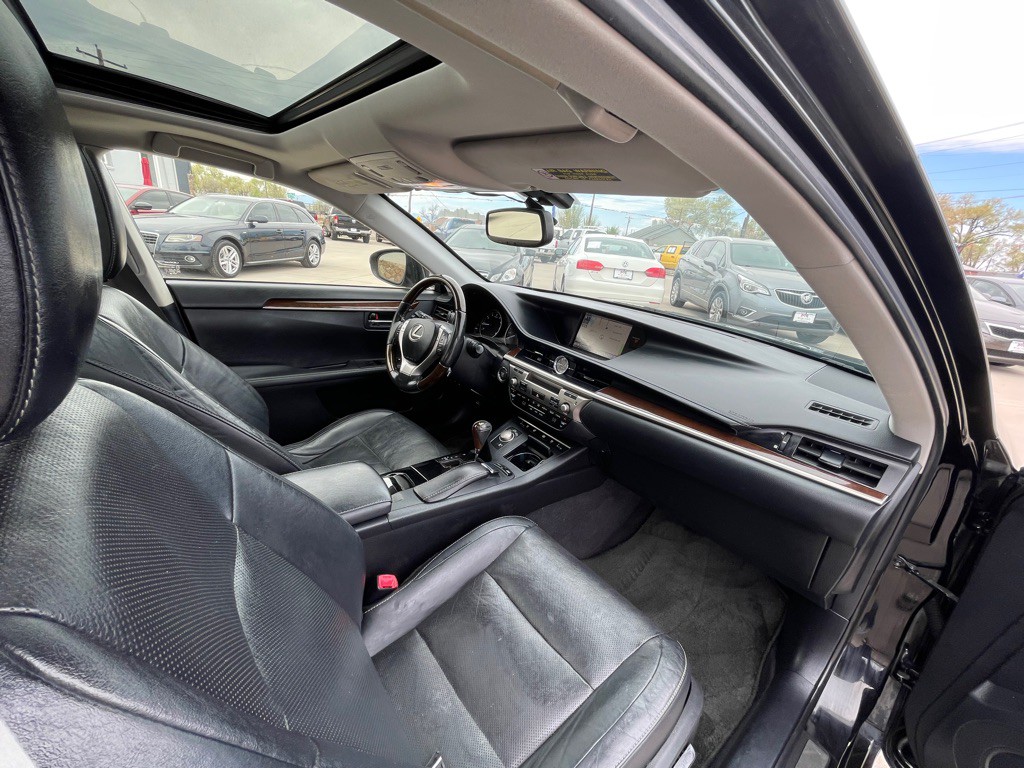 2014 Lexus ES Image 17