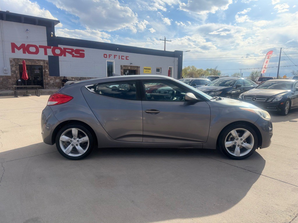 2012 Hyundai Veloster Image 2