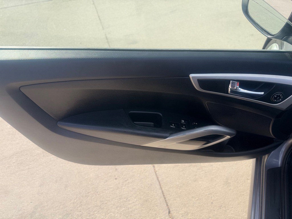 2012 Hyundai Veloster Image 9