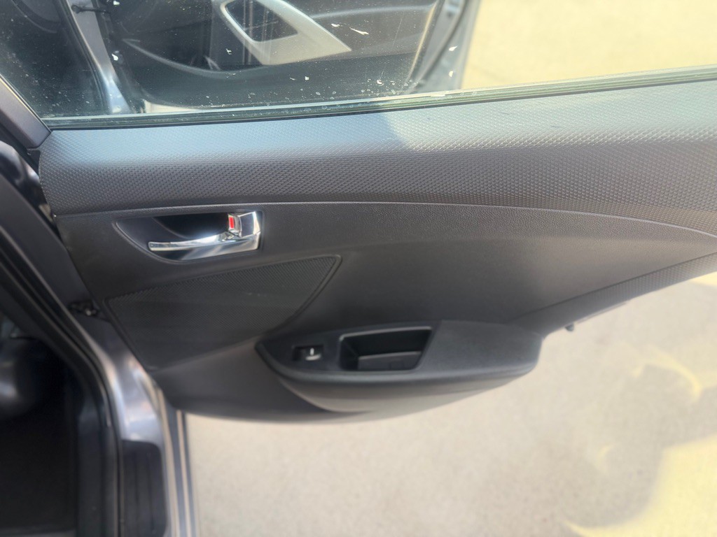 2012 Hyundai Veloster Image 12