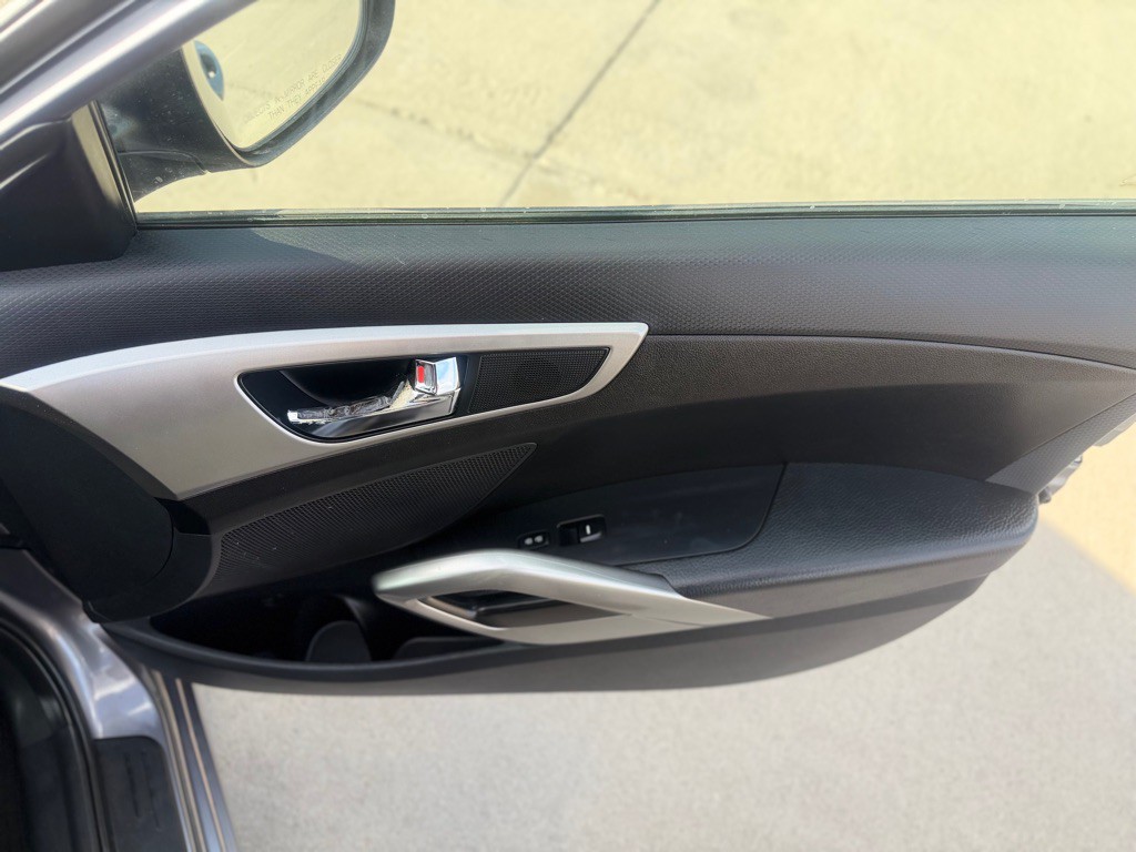 2012 Hyundai Veloster Image 14