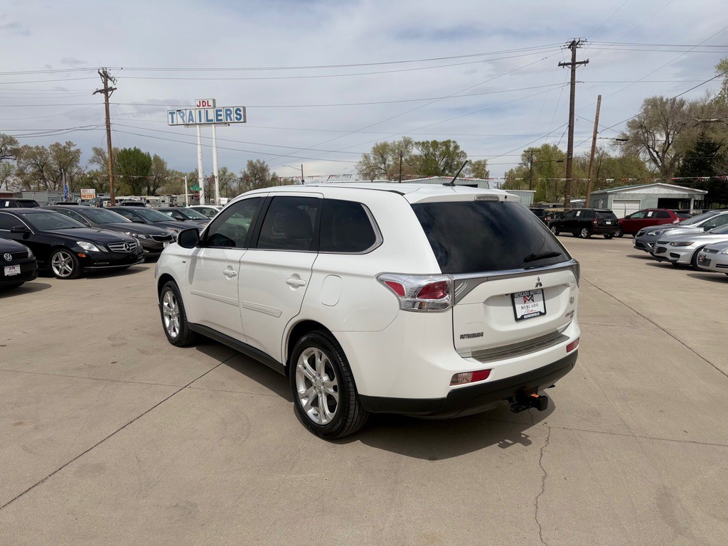 2014 Mitsubishi Outlander Image 5