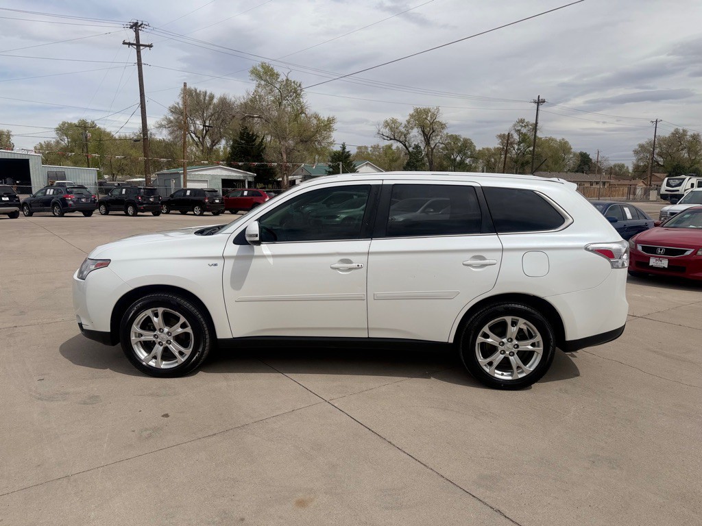 2014 Mitsubishi Outlander Image 6