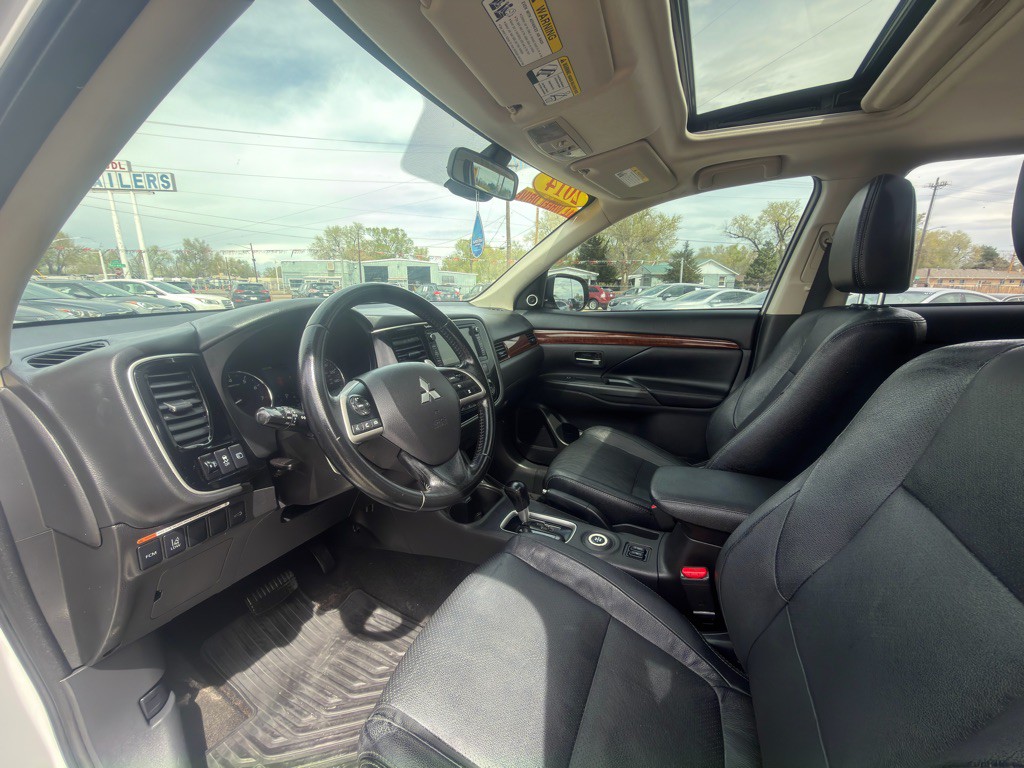 2014 Mitsubishi Outlander Image 8