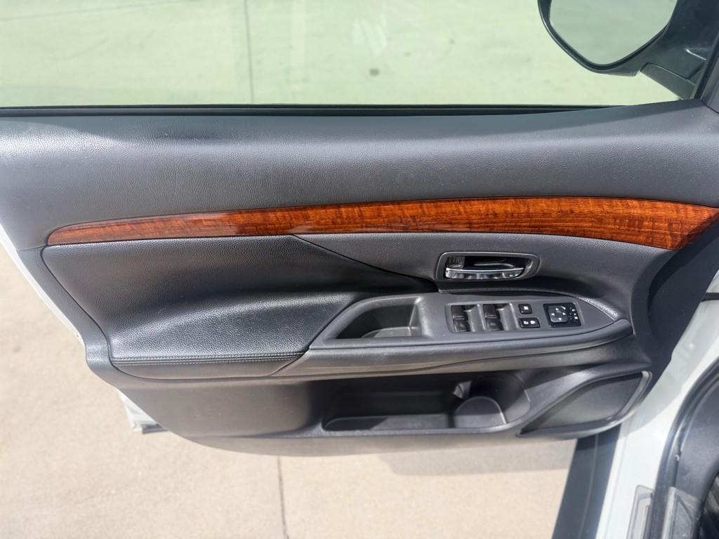 2014 Mitsubishi Outlander Image 9