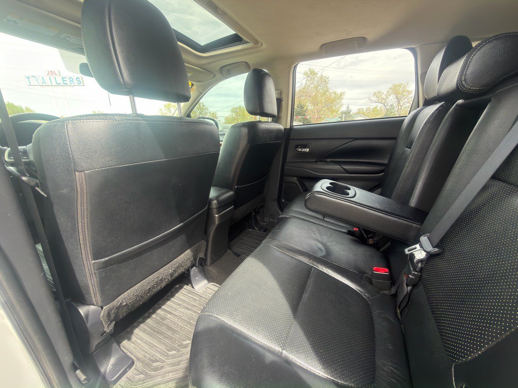 2014 Mitsubishi Outlander Image 10