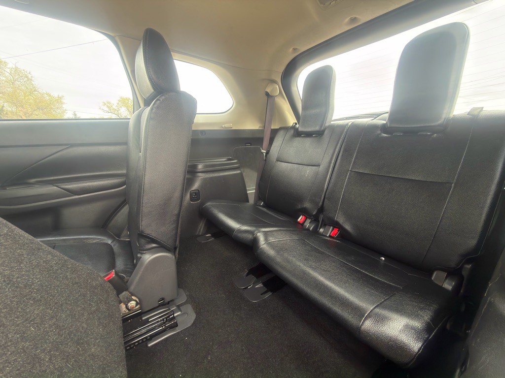 2014 Mitsubishi Outlander Image 12