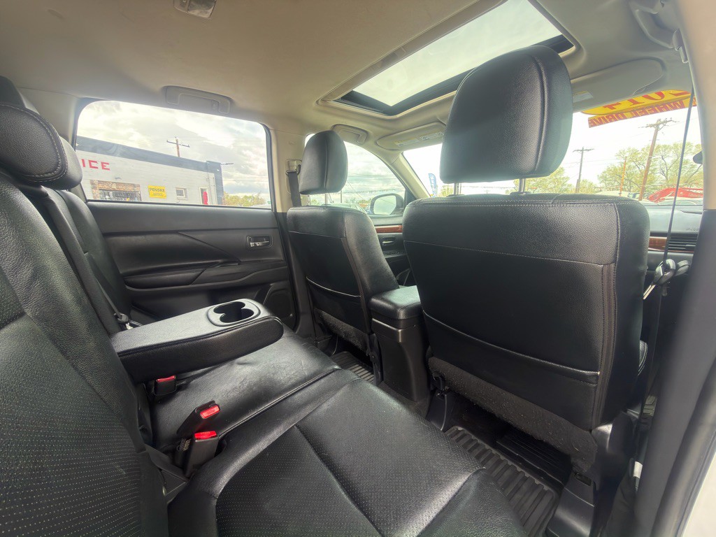 2014 Mitsubishi Outlander Image 13