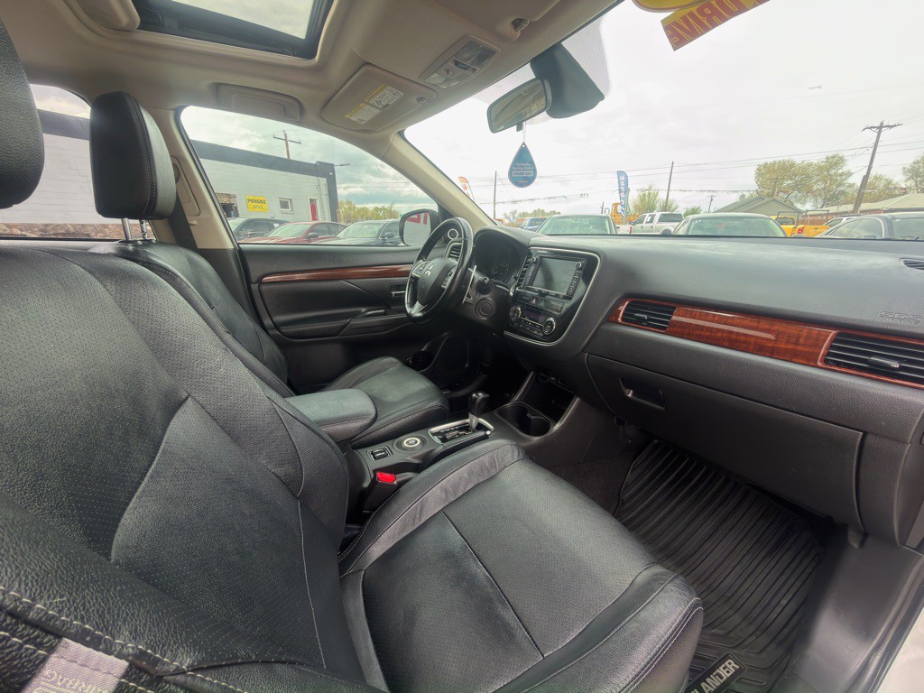 2014 Mitsubishi Outlander Image 15