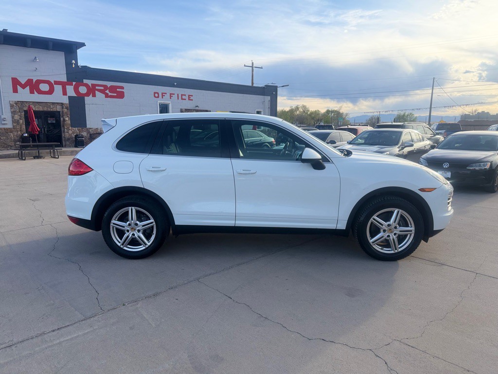 2014 Porsche Cayenne Image 2