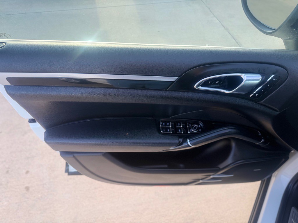 2014 Porsche Cayenne Image 9