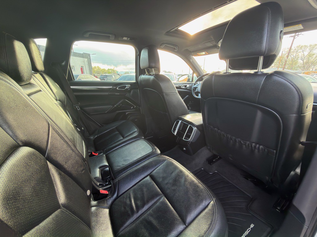 2014 Porsche Cayenne Image 12