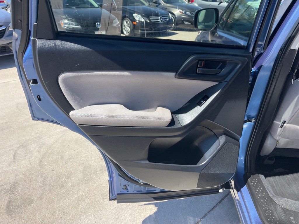 2015 Subaru Forester Image 12