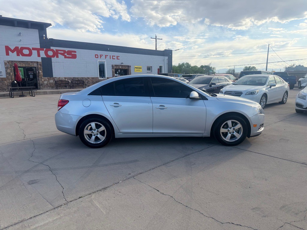 2014 Chevrolet Cruze Image 2
