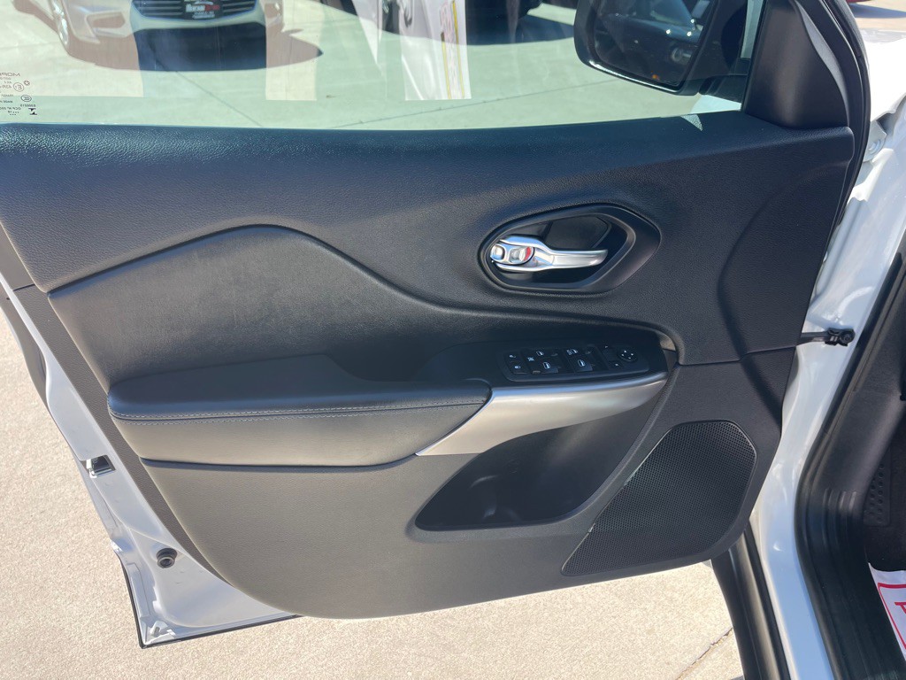 2019 Jeep Cherokee Image 10