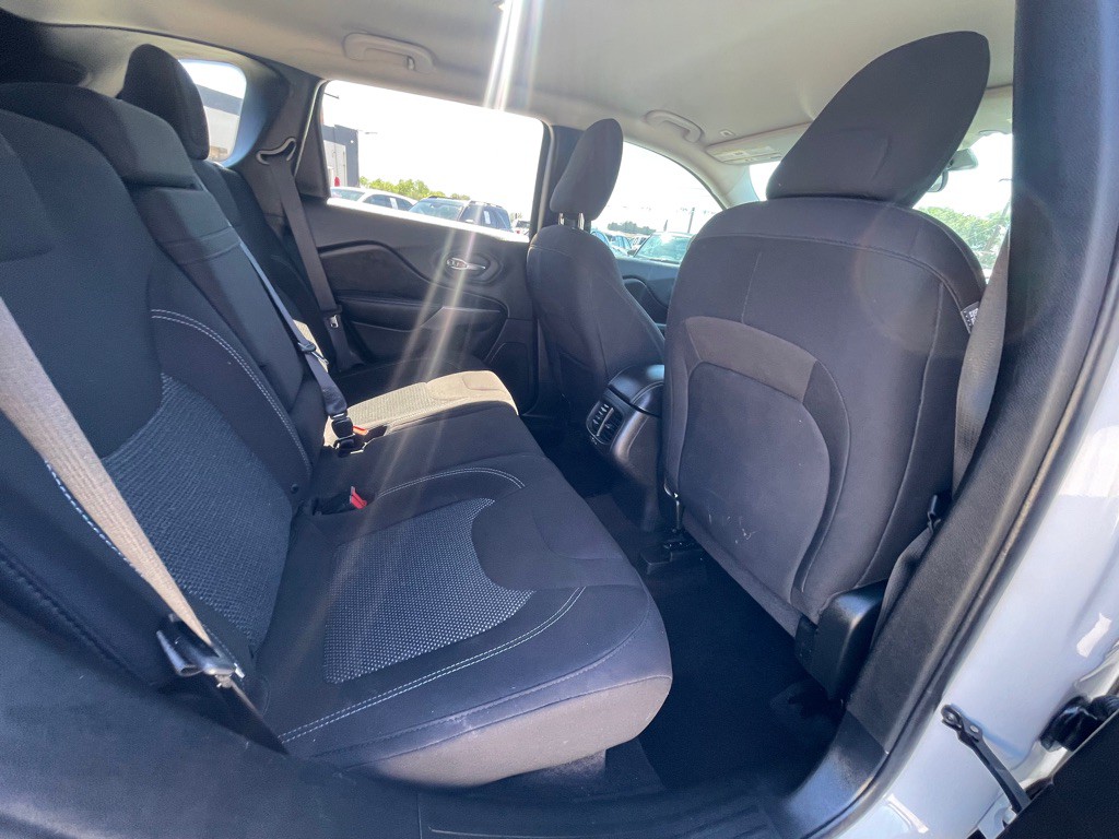 2019 Jeep Cherokee Image 14