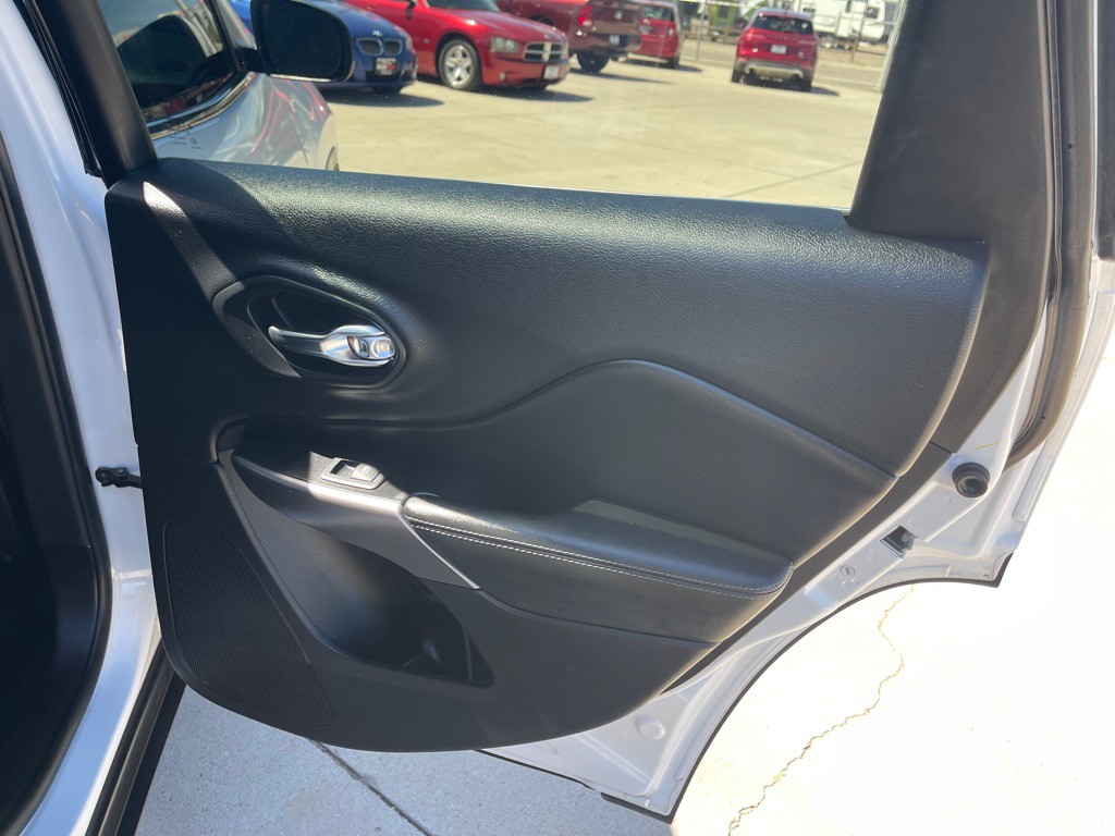 2019 Jeep Cherokee Image 15