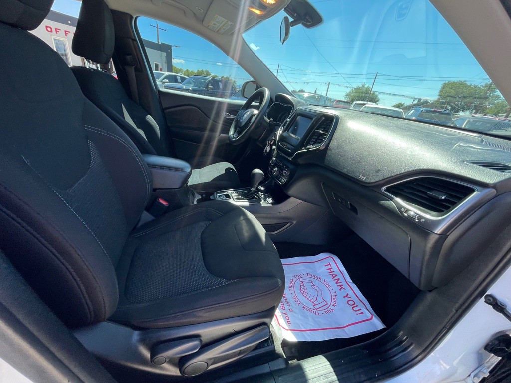 2019 Jeep Cherokee Image 16