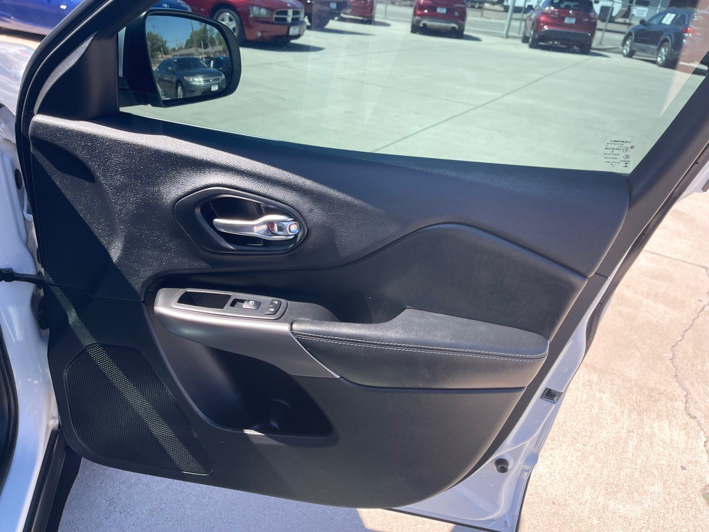 2019 Jeep Cherokee Image 18