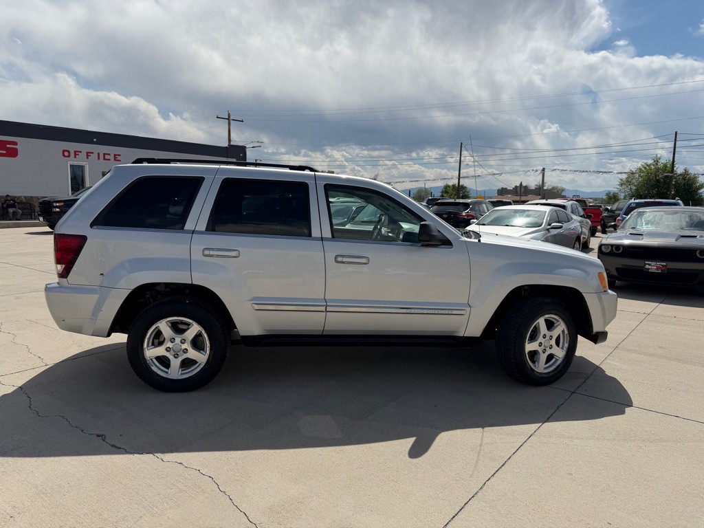 2005 Jeep Grand Cherokee Image 2