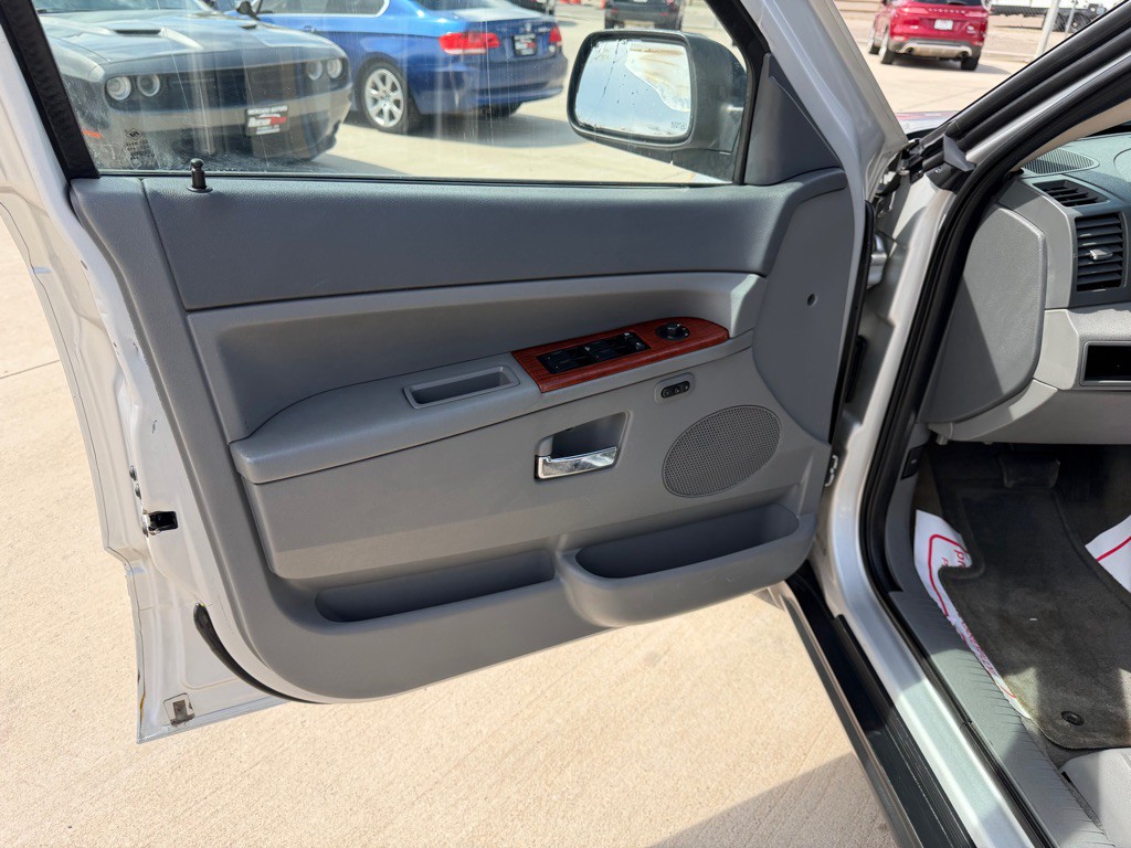 2005 Jeep Grand Cherokee Image 10