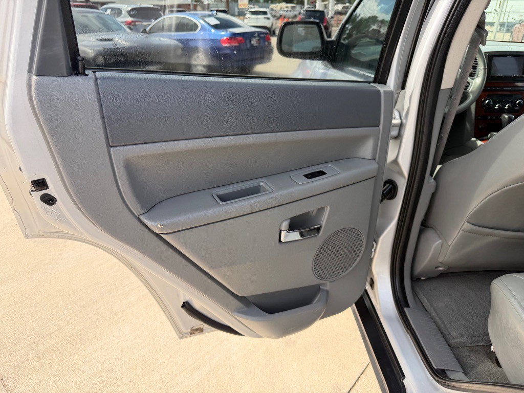 2005 Jeep Grand Cherokee Image 12