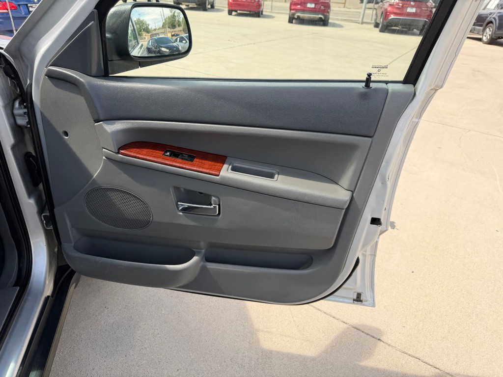 2005 Jeep Grand Cherokee Image 18