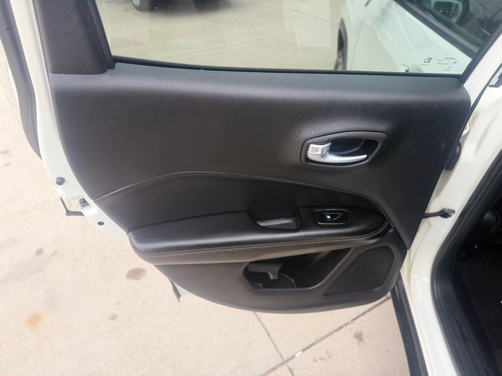2018 Jeep Compass Image 14