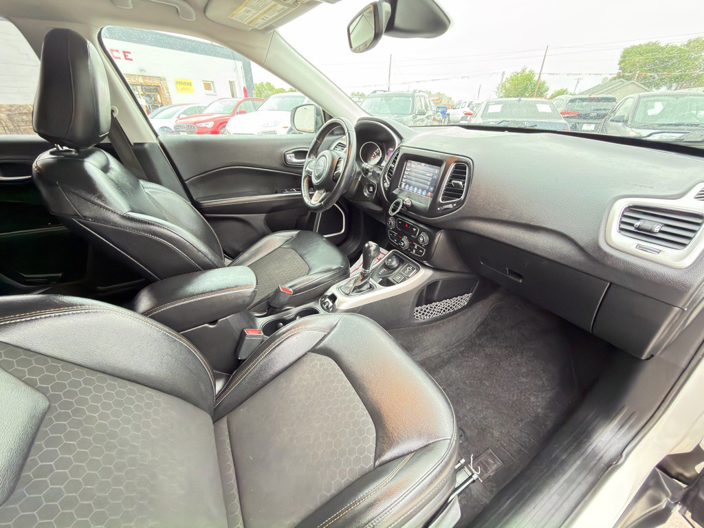 2018 Jeep Compass Image 18