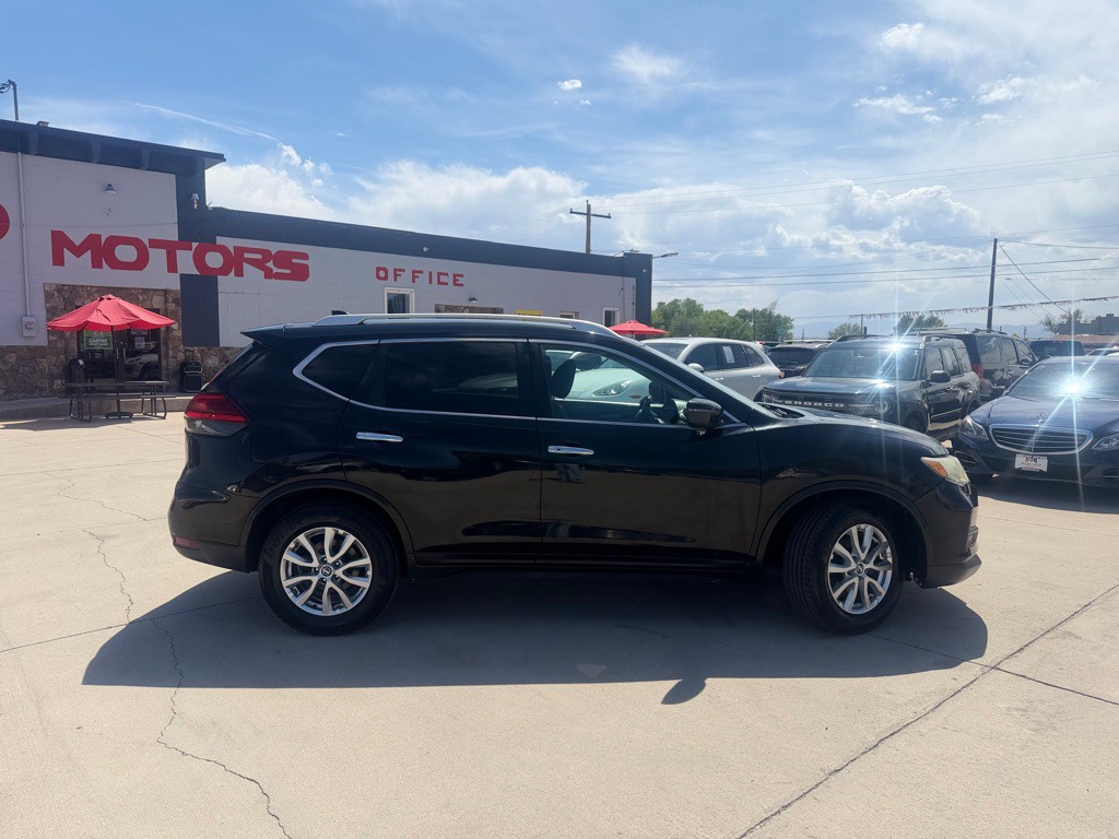 2017 Nissan Rogue Image 2