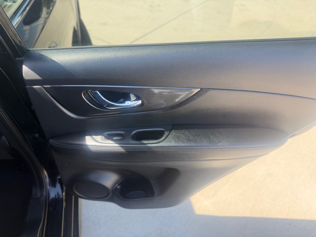 2017 Nissan Rogue Image 16
