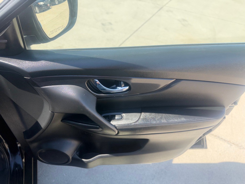 2017 Nissan Rogue Image 18