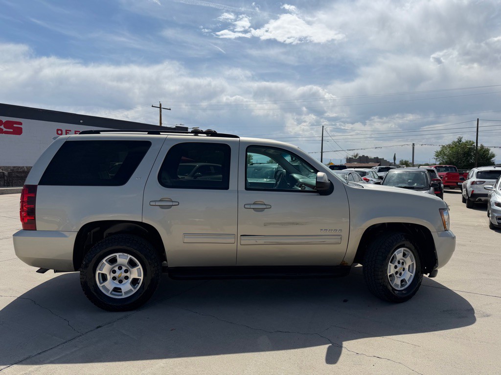 2014 Chevrolet Tahoe Image 2