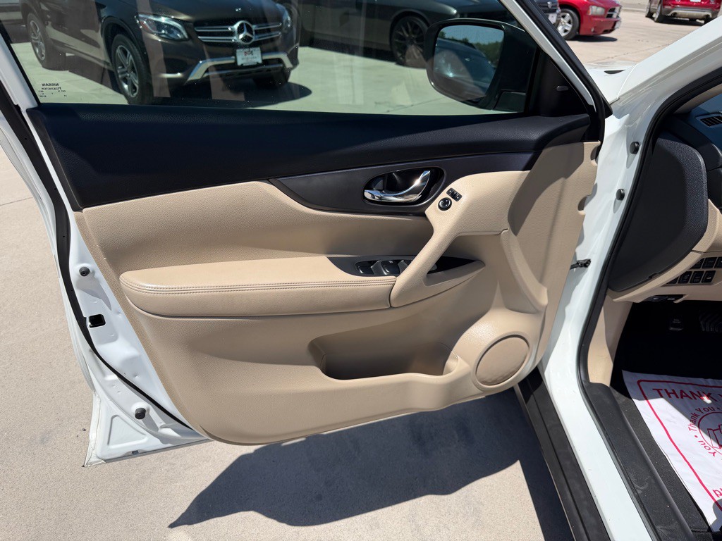 2016 Nissan Rogue Image 10