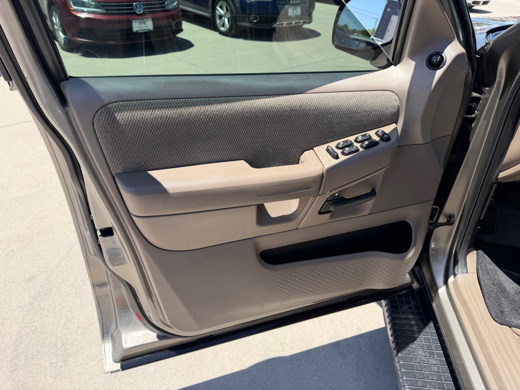 2002 Ford Explorer Image 10