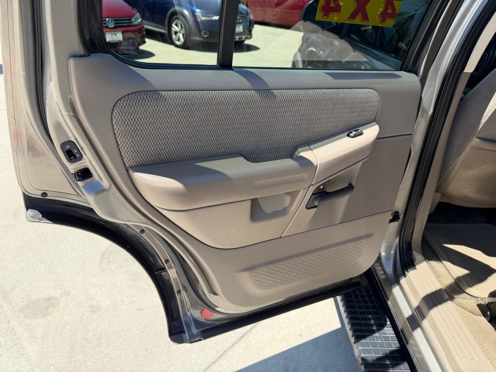 2002 Ford Explorer Image 12
