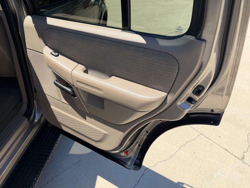 2002 Ford Explorer Image 17
